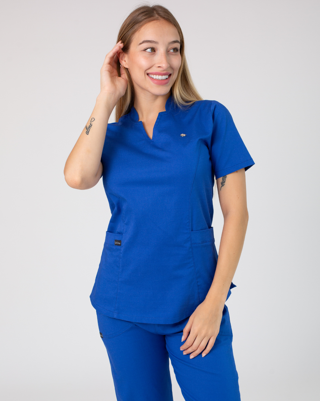 Scrub Paula color azul francia