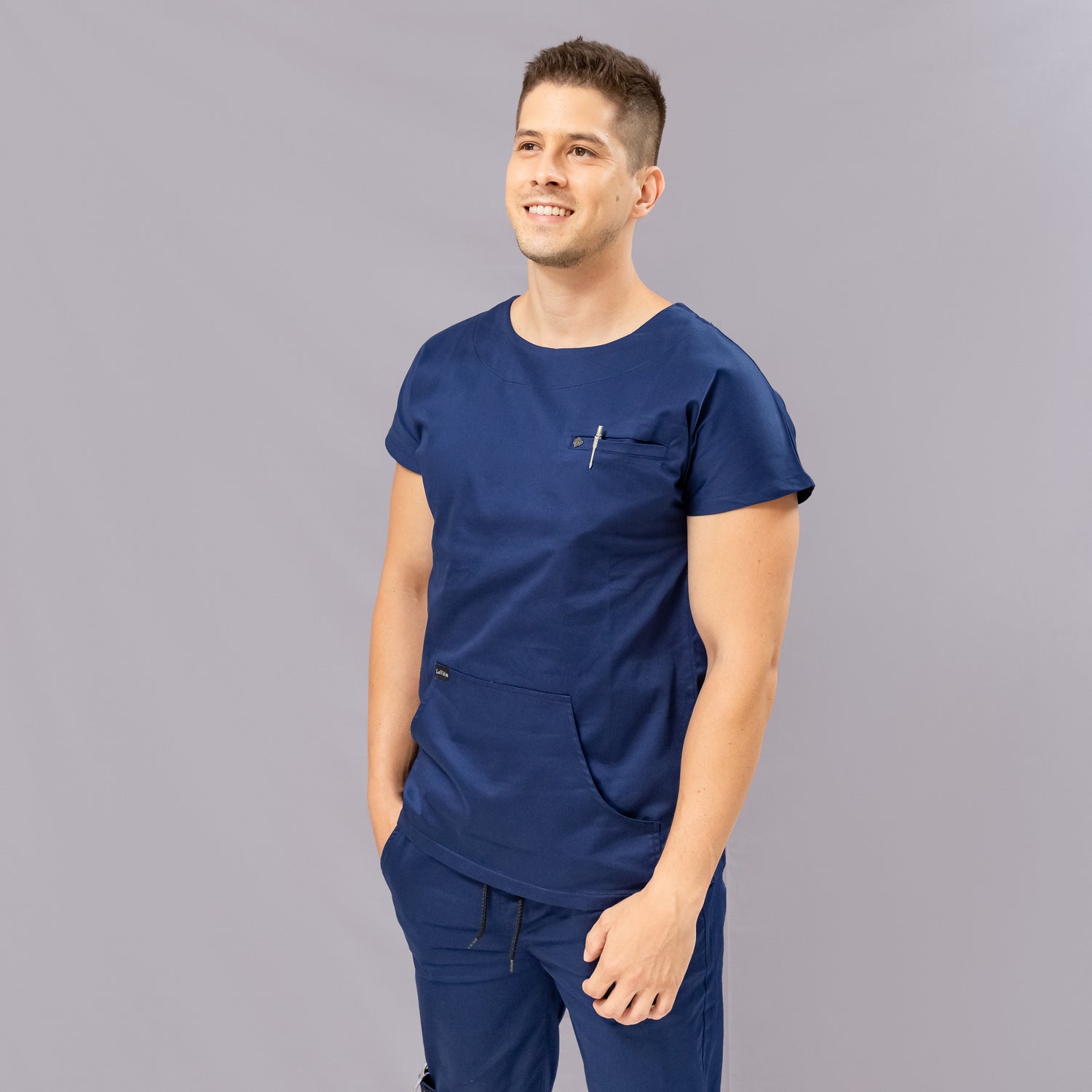 Scrub Masc cuello O - Azul Marino