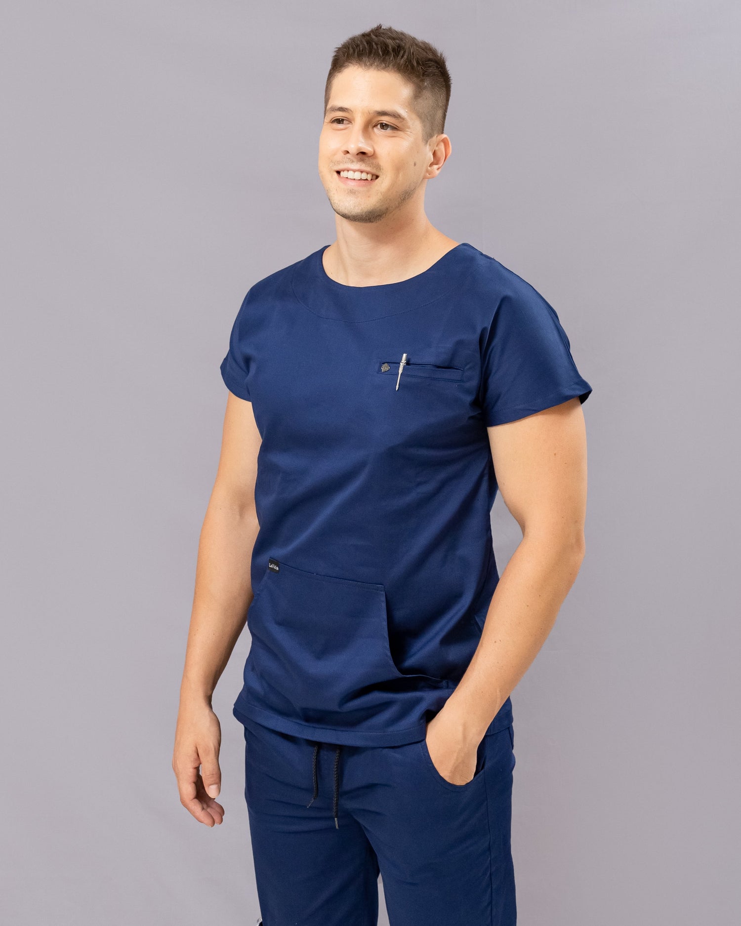 Scrub Masc cuello O - Azul Marino
