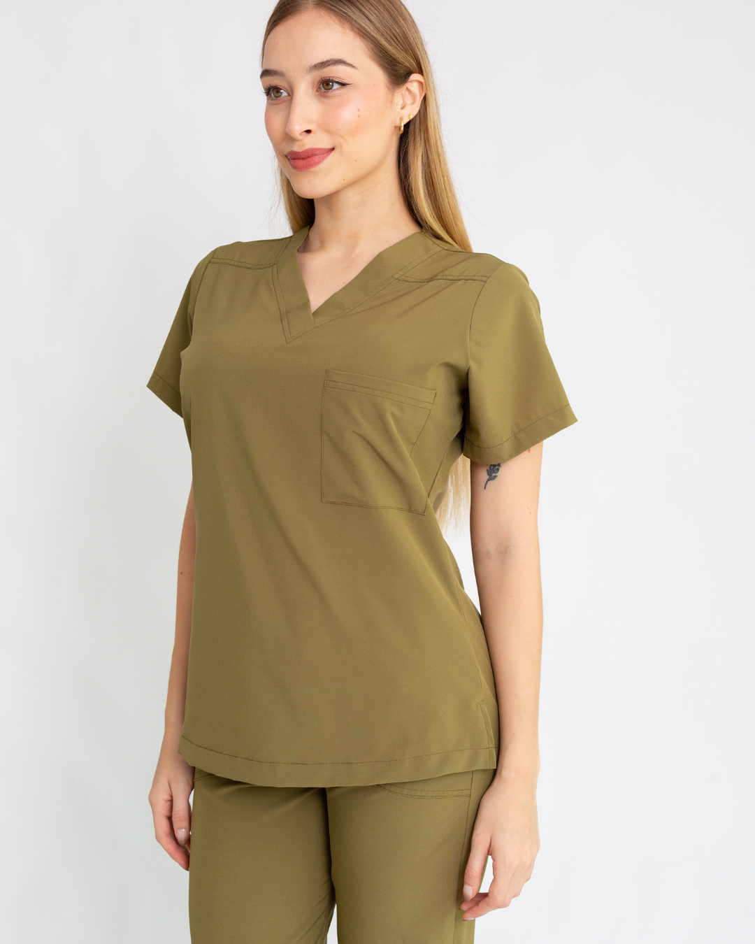 Scrub Luxo color verde musgo