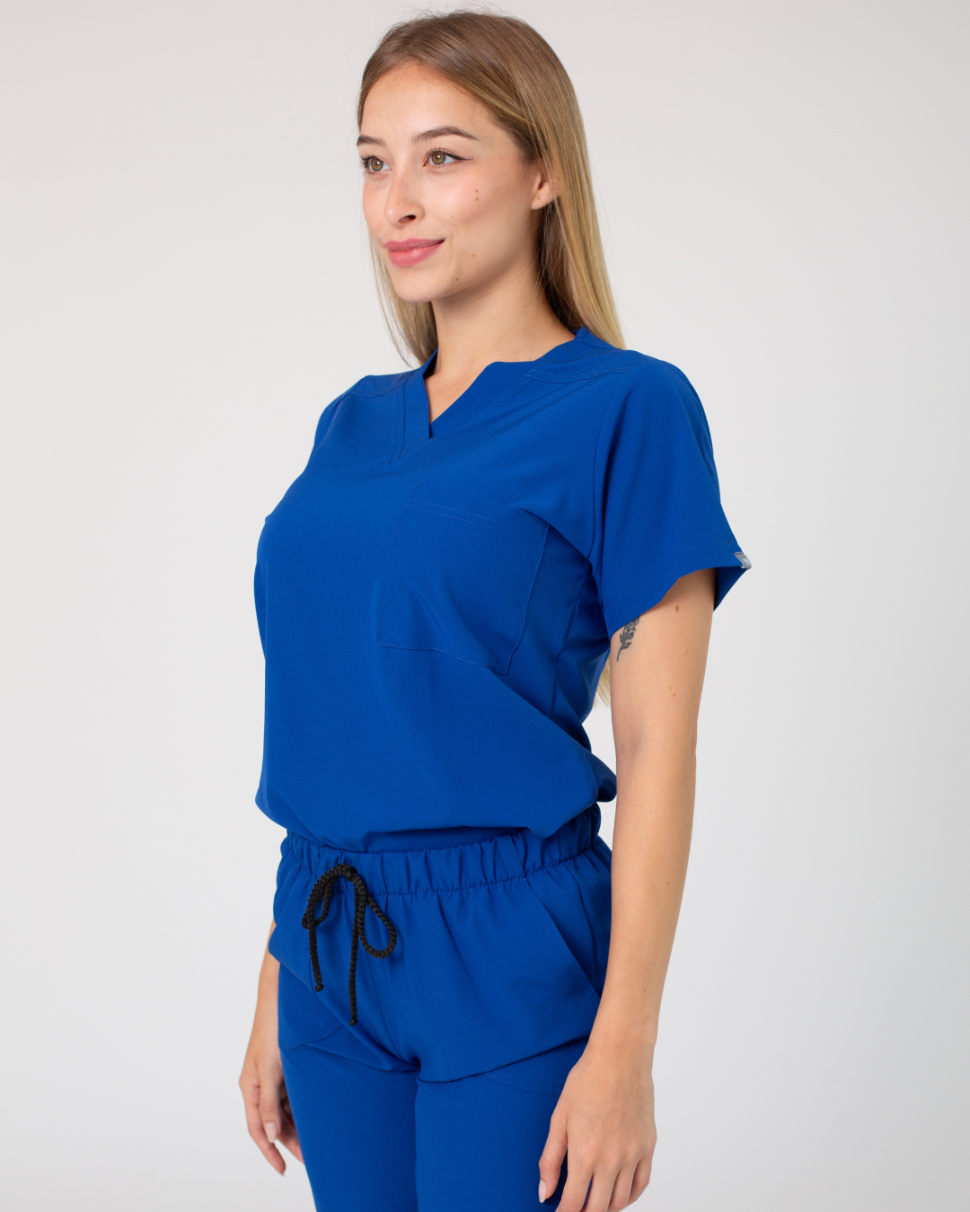 Scrub Luxo color azul francia