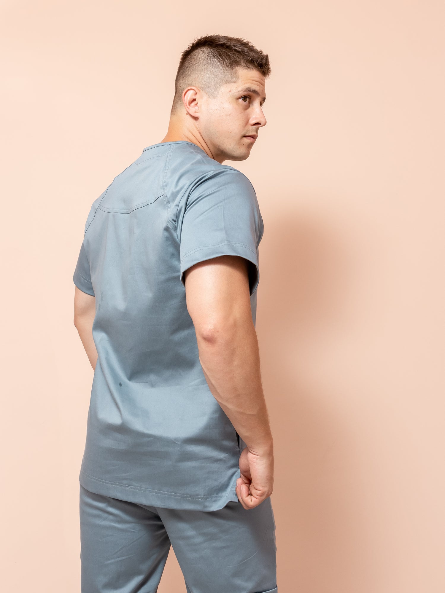 Scrub Masc cuello V - Gris