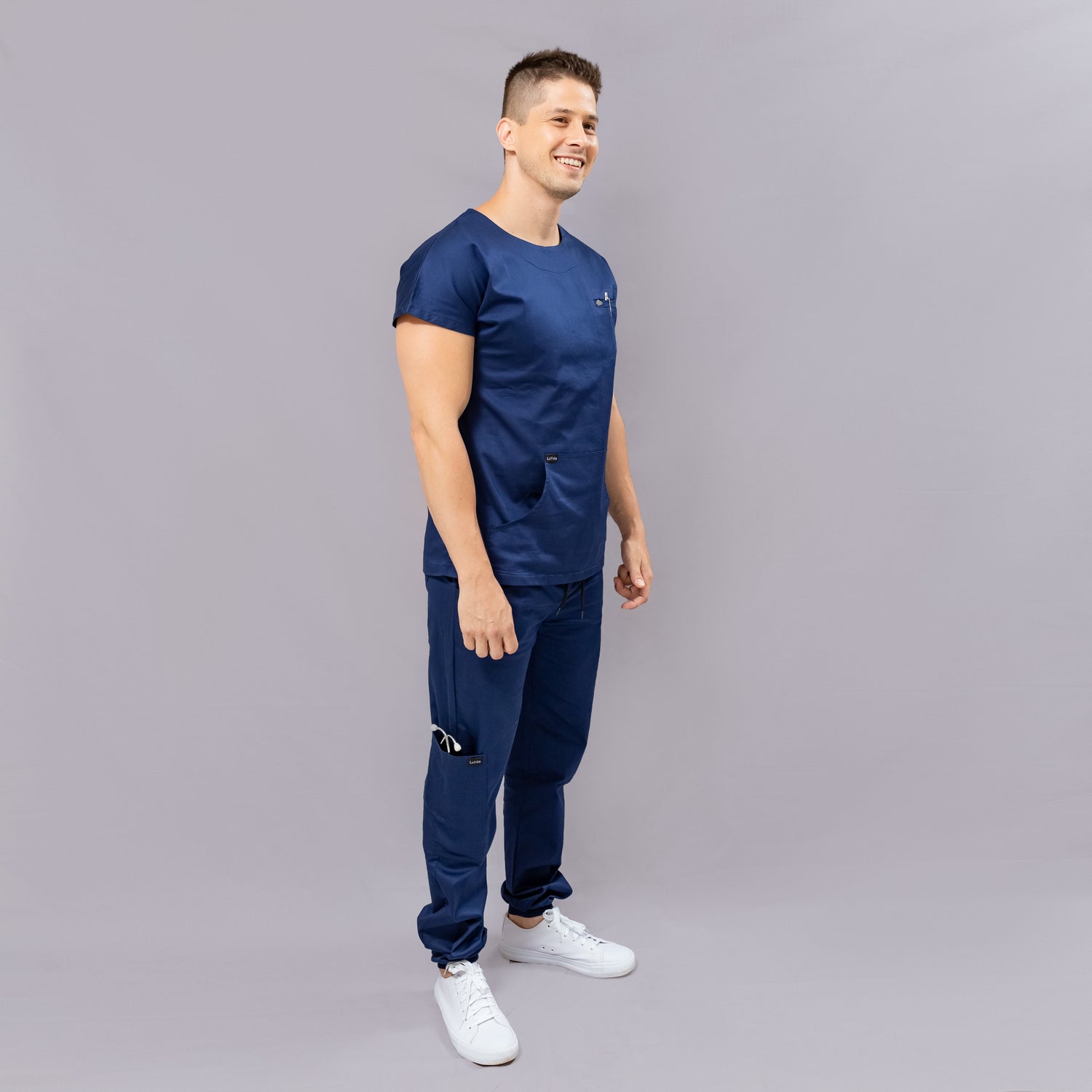 Scrub Masc cuello O - Azul Marino