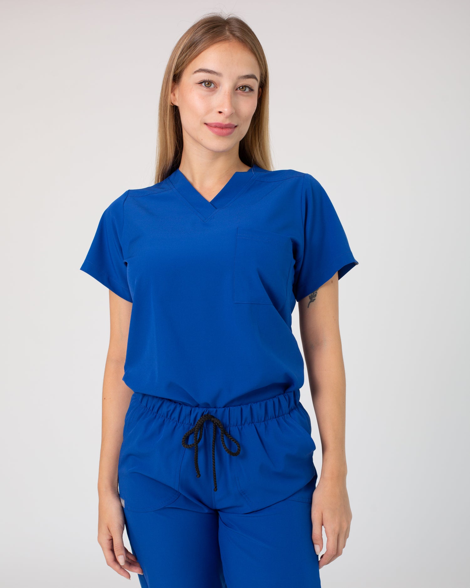 Scrub Luxo color azul francia